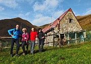 19 In zona Baita Baciamorti (1450 m) incontriamo l'amico Francesco